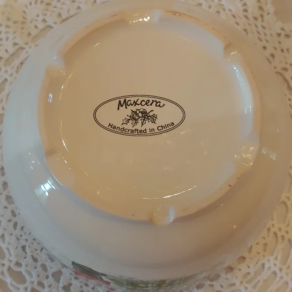 Holiday Gnome Bowls - Picture 10 of 17